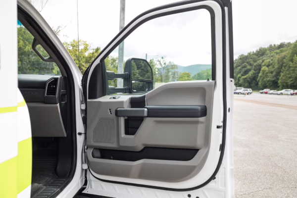 2017 Ford F-550 Super Duty XLT 4×4 Grid Camper — photo 54