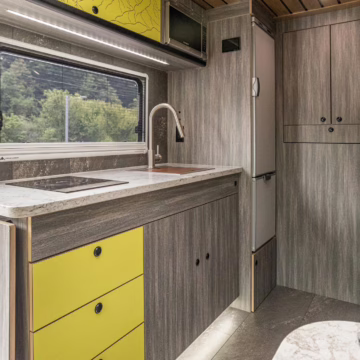 2017 Ford F-550 Super Duty XLT 4×4 Grid Camper — photo 56