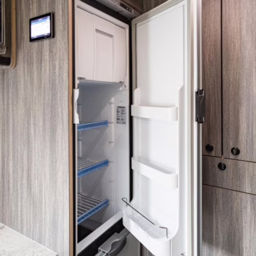 2017 Ford F-550 Super Duty XLT 4×4 Grid Camper — photo 62