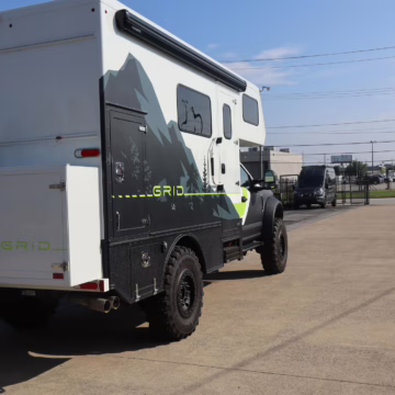 2017 Ford F-550 Super Duty XLT 4×4 Grid Camper — photo 19
