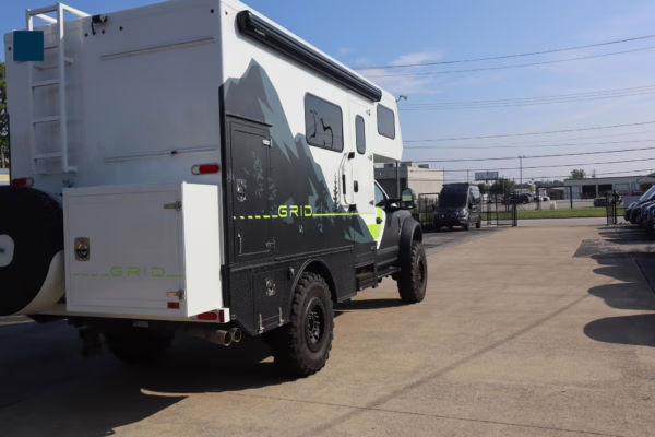 2017 Ford F-550 Super Duty XLT 4×4 Grid Camper — photo 19
