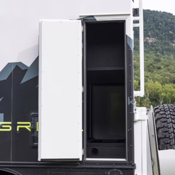 2017 Ford F-550 Super Duty XLT 4×4 Grid Camper — photo 27