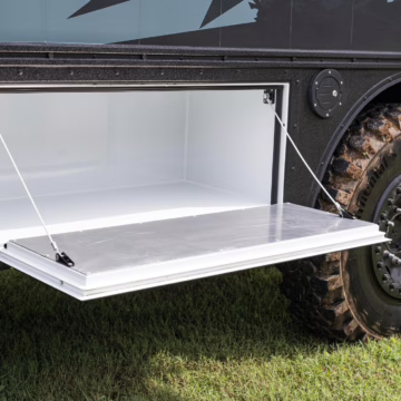 2017 Ford F-550 Super Duty XLT 4×4 Grid Camper — photo 6