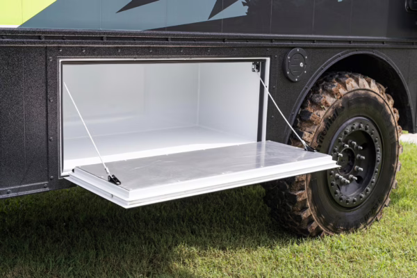 2017 Ford F-550 Super Duty XLT 4×4 Grid Camper — photo 6