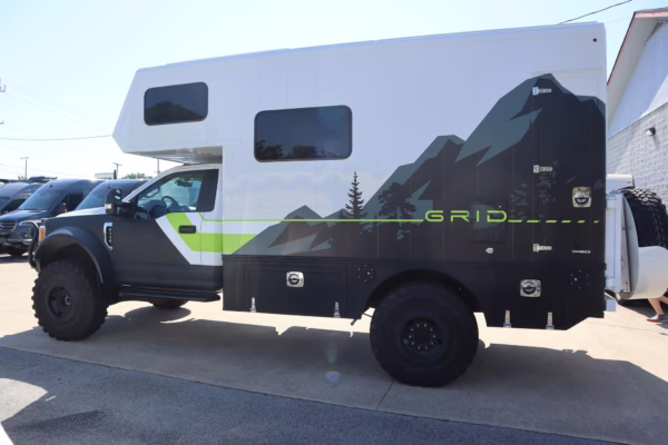 2017 Ford F-550 Super Duty XLT 4×4 Grid Camper — photo 10