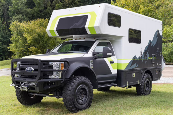 2017 Ford F-550 Super Duty XLT 4×4 Grid Camper