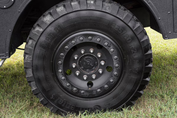 2017 Ford F-550 Super Duty XLT 4×4 Grid Camper — photo 11