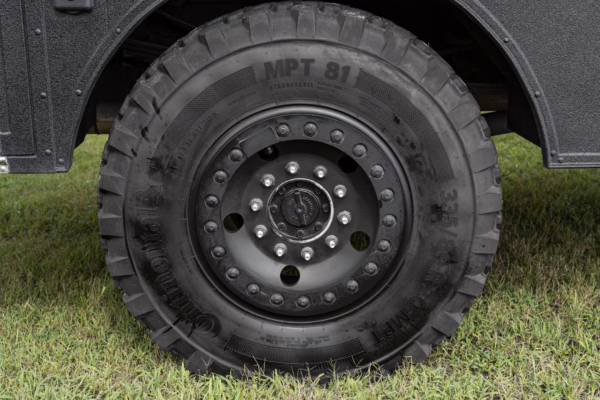 2017 Ford F-550 Super Duty XLT 4×4 Grid Camper — photo 13