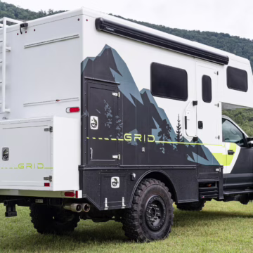 2017 Ford F-550 Super Duty XLT 4×4 Grid Camper — photo 14