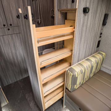 2017 Ford F-550 Super Duty XLT 4×4 Grid Camper — photo 73