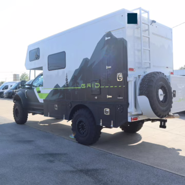 2017 Ford F-550 Super Duty XLT 4×4 Grid Camper — photo 25
