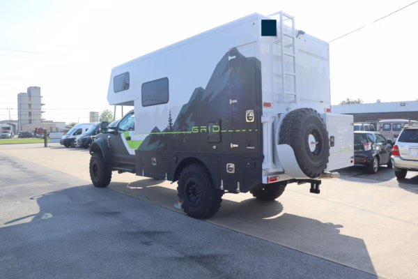 2017 Ford F-550 Super Duty XLT 4×4 Grid Camper — photo 25