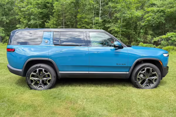 2025 Rivian R1S Adventure Edition — photo 3