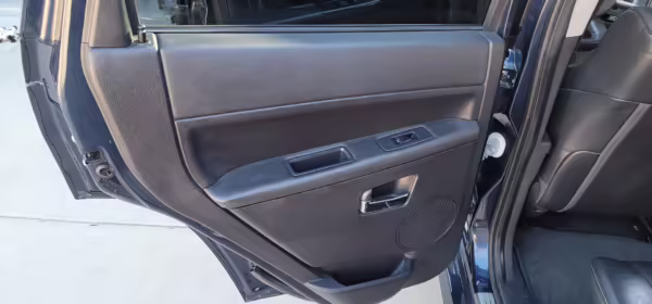 2009 Jeep Grand Cherokee SRT8 — photo 36