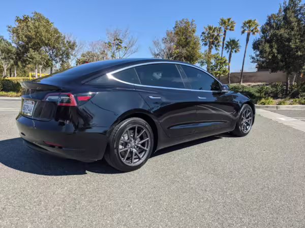 2018 Tesla Model 3 Long Range — photo 15