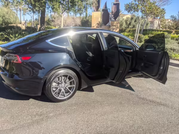 2018 Tesla Model 3 Long Range — photo 20