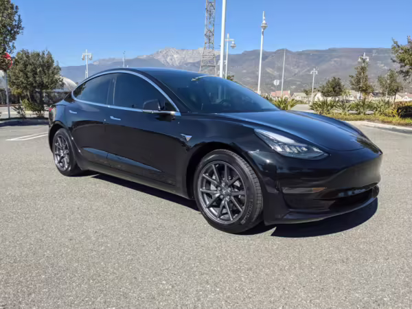 2018 Tesla Model 3 Long Range — photo 23