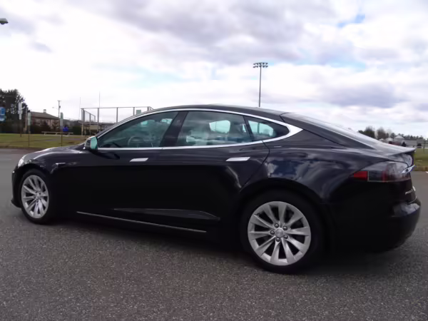 2016 Tesla Model S 90D — photo 17