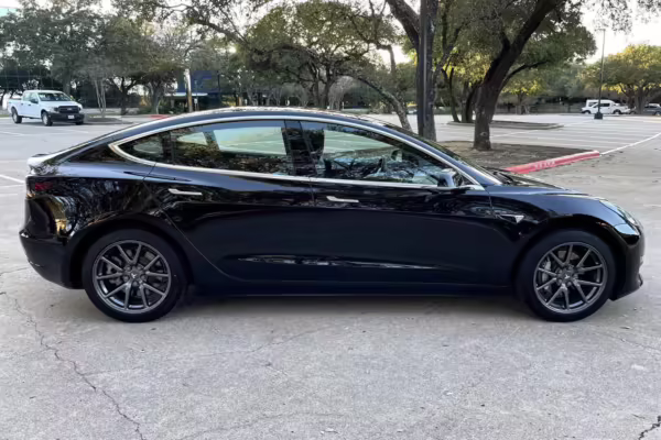 2018 Tesla Model 3 Mid Range RWD — photo 13