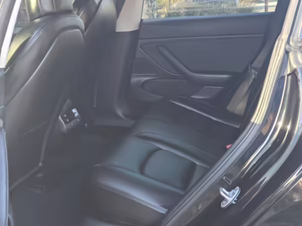 2018 Tesla Model 3 Long Range — photo 28
