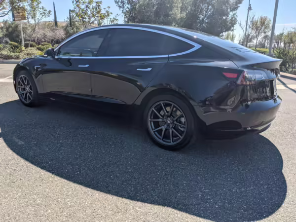2018 Tesla Model 3 Long Range — photo 12