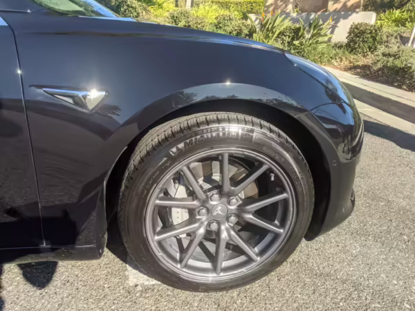2018 Tesla Model 3 Long Range — photo 14