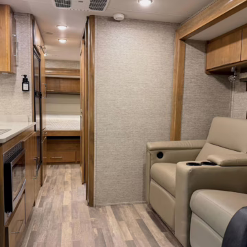 2020 Mercedes-Benz Sprinter 3500XD Tiffin Wayfarer 25QW Motorhome — photo 32