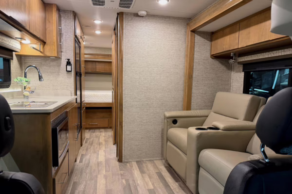 2020 Mercedes-Benz Sprinter 3500XD Tiffin Wayfarer 25QW Motorhome — photo 32