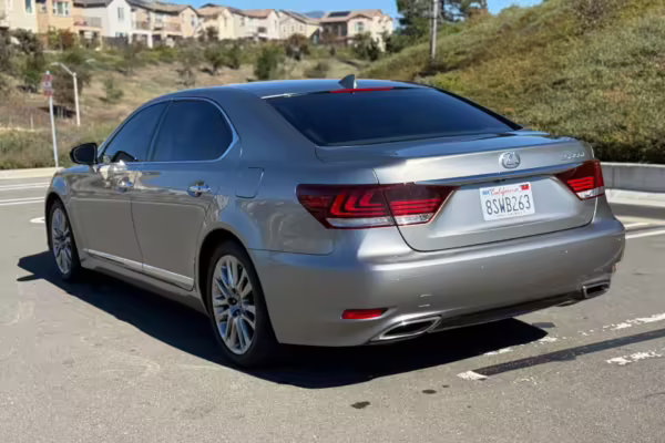 2017 Lexus LS 460 L — photo 12