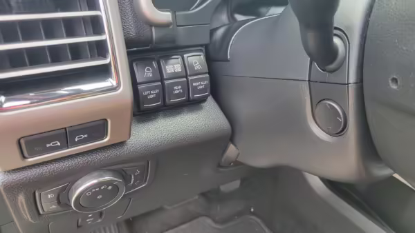 2015 Ford F-150 Lariat 4×4 — photo 29