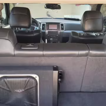 2009 Jeep Grand Cherokee SRT8 — photo 38
