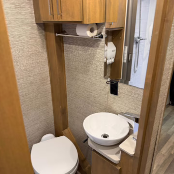 2020 Mercedes-Benz Sprinter 3500XD Tiffin Wayfarer 25QW Motorhome — photo 49