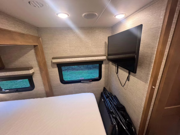2020 Mercedes-Benz Sprinter 3500XD Tiffin Wayfarer 25QW Motorhome — photo 54