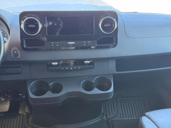 2020 Mercedes-Benz Sprinter 3500XD Tiffin Wayfarer 25QW Motorhome — photo 57
