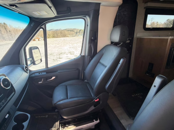 2020 Mercedes-Benz Sprinter 3500XD Tiffin Wayfarer 25QW Motorhome — photo 46