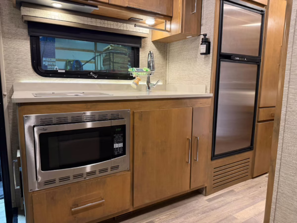2020 Mercedes-Benz Sprinter 3500XD Tiffin Wayfarer 25QW Motorhome — photo 59
