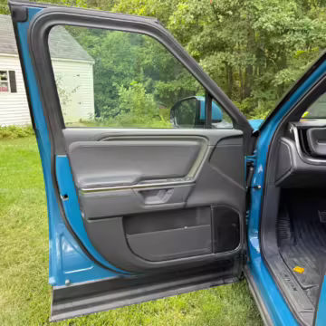 2025 Rivian R1S Adventure Edition — photo 30