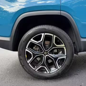 2025 Rivian R1S Adventure Edition — photo 9