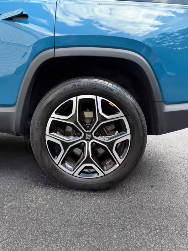 2025 Rivian R1S Adventure Edition — photo 5