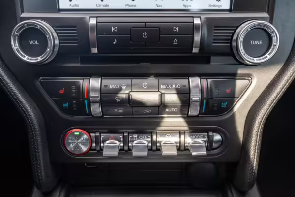 2018 Ford Mustang GT Coupe Premium — photo 48