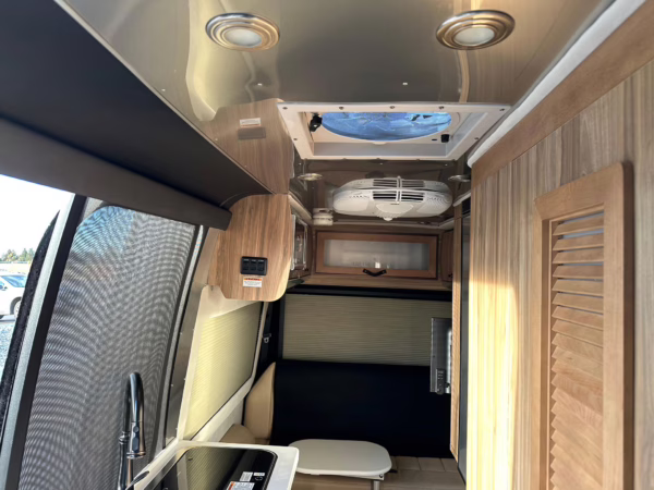 2021 Mercedes-Benz Sprinter 2500 Airstream Interstate 19 Tommy Bahama Edition 4×4 — photo 22