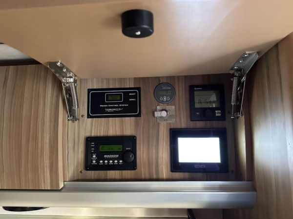 2021 Mercedes-Benz Sprinter 2500 Airstream Interstate 19 Tommy Bahama Edition 4×4 — photo 23