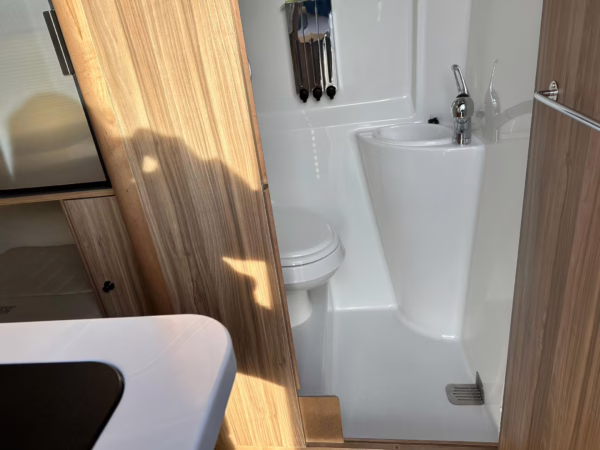2021 Mercedes-Benz Sprinter 2500 Airstream Interstate 19 Tommy Bahama Edition 4×4 — photo 37