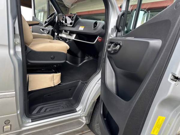 2021 Mercedes-Benz Sprinter 2500 Airstream Interstate 19 Tommy Bahama Edition 4×4 — photo 66