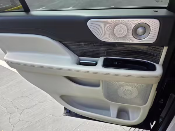 2018 Lincoln Navigator Black Label — photo 28