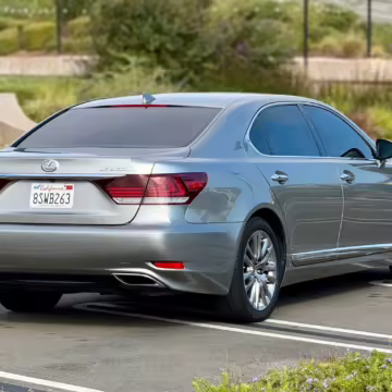 2017 Lexus LS 460 L — photo 16