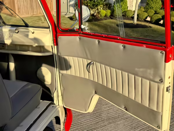 1975 Volkswagen Bus — photo 31