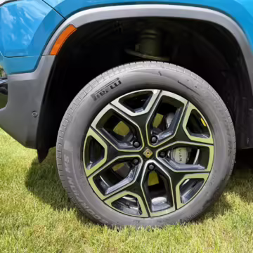 2025 Rivian R1S Adventure Edition — photo 11