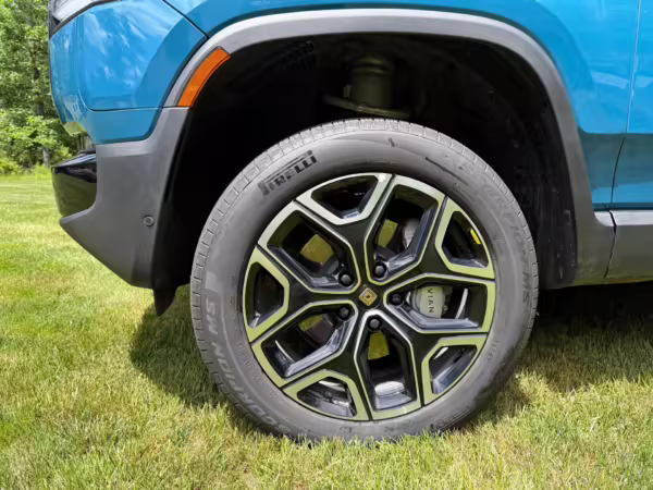 2025 Rivian R1S Adventure Edition — photo 11