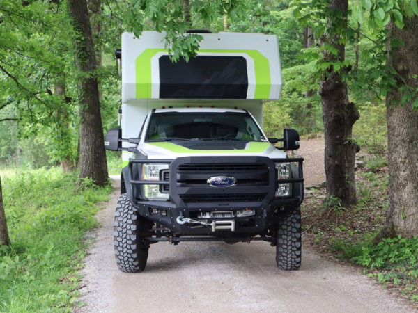 2017 Ford F-550 Super Duty XLT 4×4 Grid Camper — photo 30